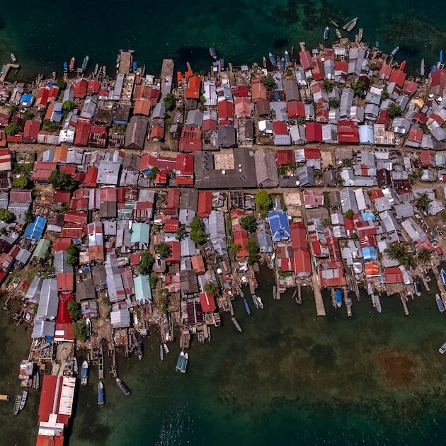 Overbevolkt eiland zakt weg in de zee, inwoners verhuizen naar vasteland Panama